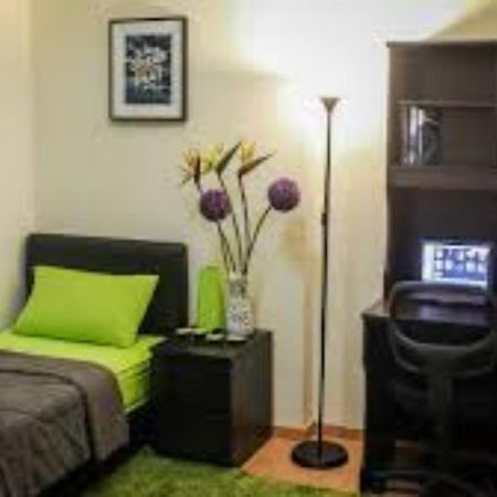 Staff Guest House Ньиредьхаза Экстерьер фото
